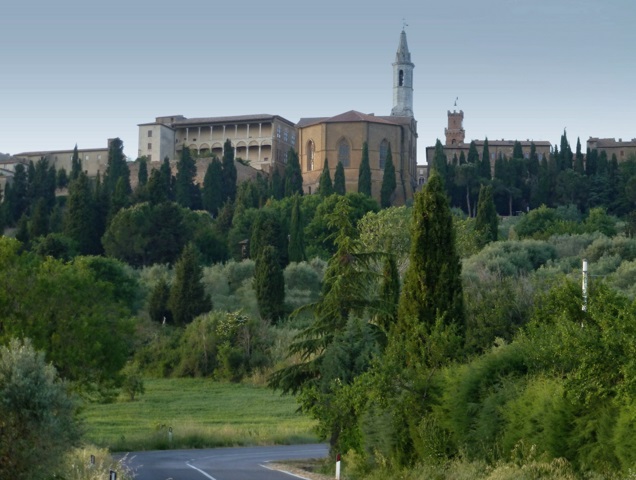 Od Poderuccia je výhľad na hradby renesančnej Pienze