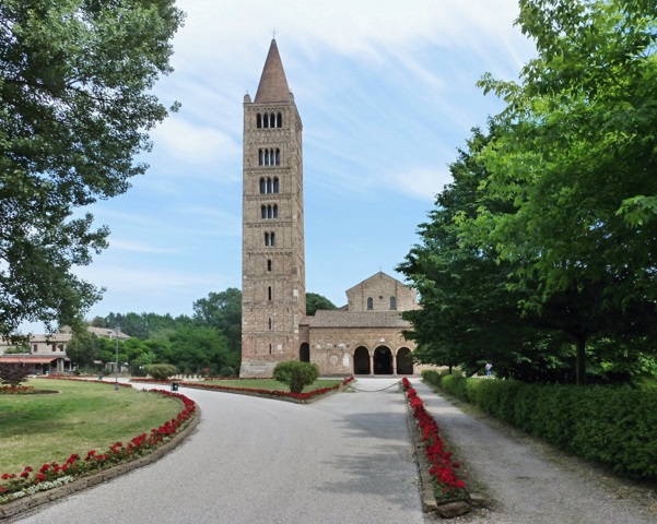 Románsko-lombardská veža opátstva Pomposa