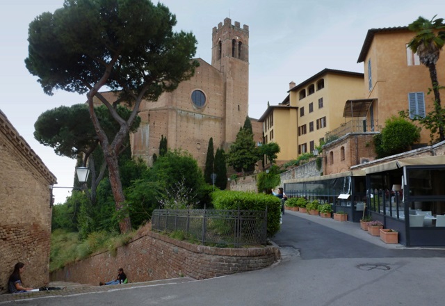 Pohľad na San Domenico z via Camporegio