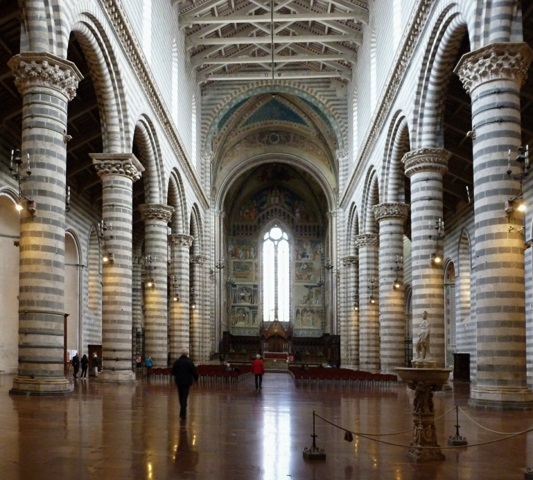 Hlavná loď katedrály Santa Maria Assunta v Orviete