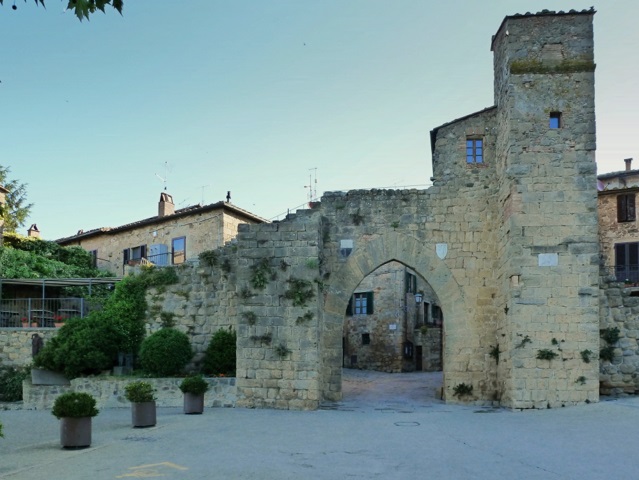 Porta Santa Agata z 13. storoia